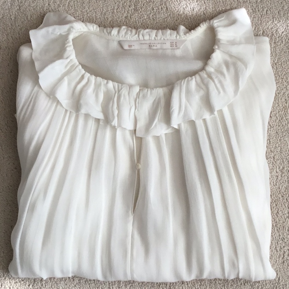 ZARA Elegant White Ruffled Women's Top - size M